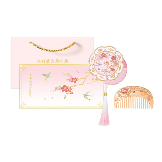 The Forbidden City Hidden in Mirror and Comb: A Comb, Half a History of Craftsmanship